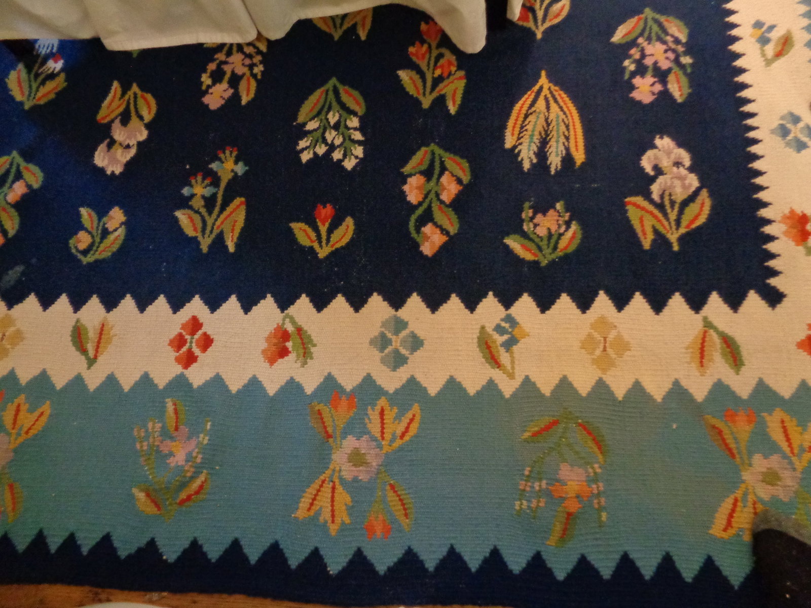 Floral Design Fringe Rug: a few bad places , 71x108 inches needs cleaning