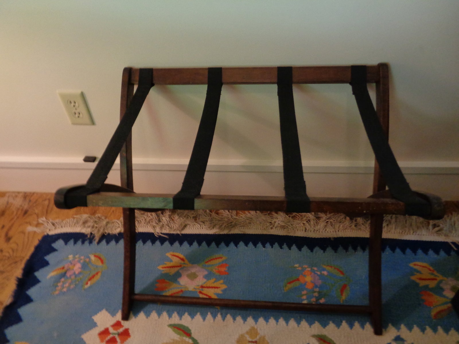 Luggage Rack: .