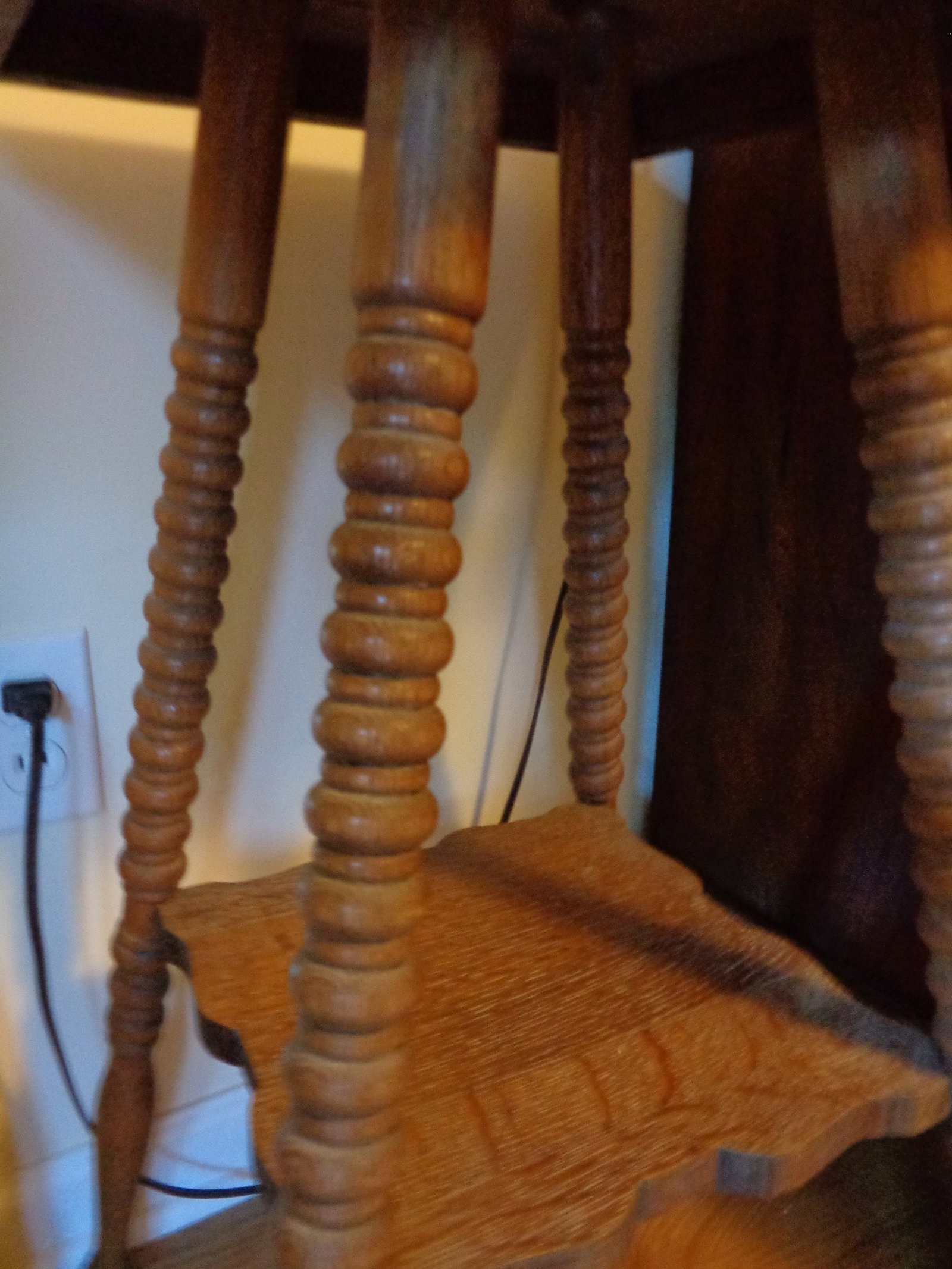 Vintge Turned Leg table - 2
