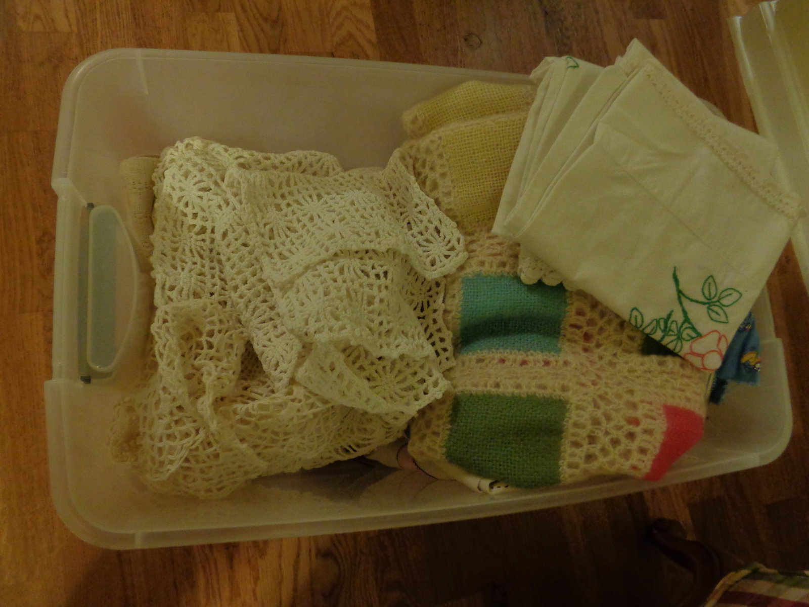 Quilt items, table cloths, & More (1 of 5)