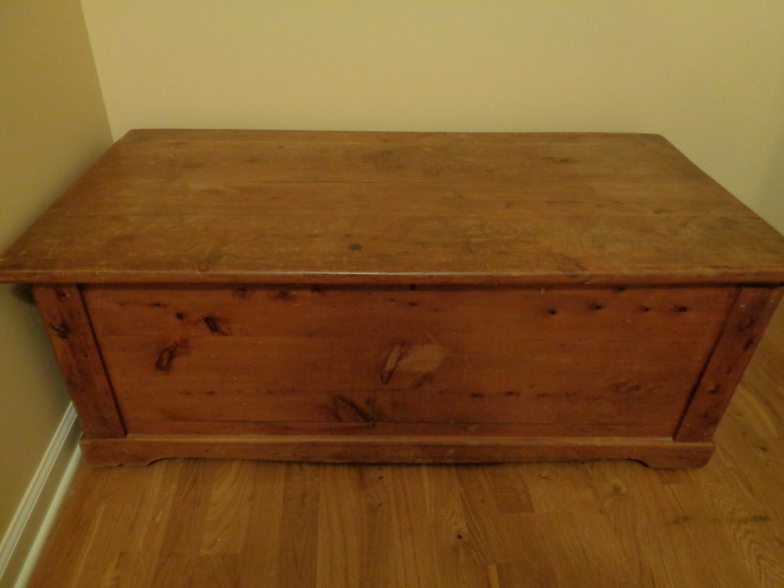 Vintage Cedar Blanket Chest Lift top storage trunk: back is off 20 x 15x 25 has a few cracks and wear, HEAVY