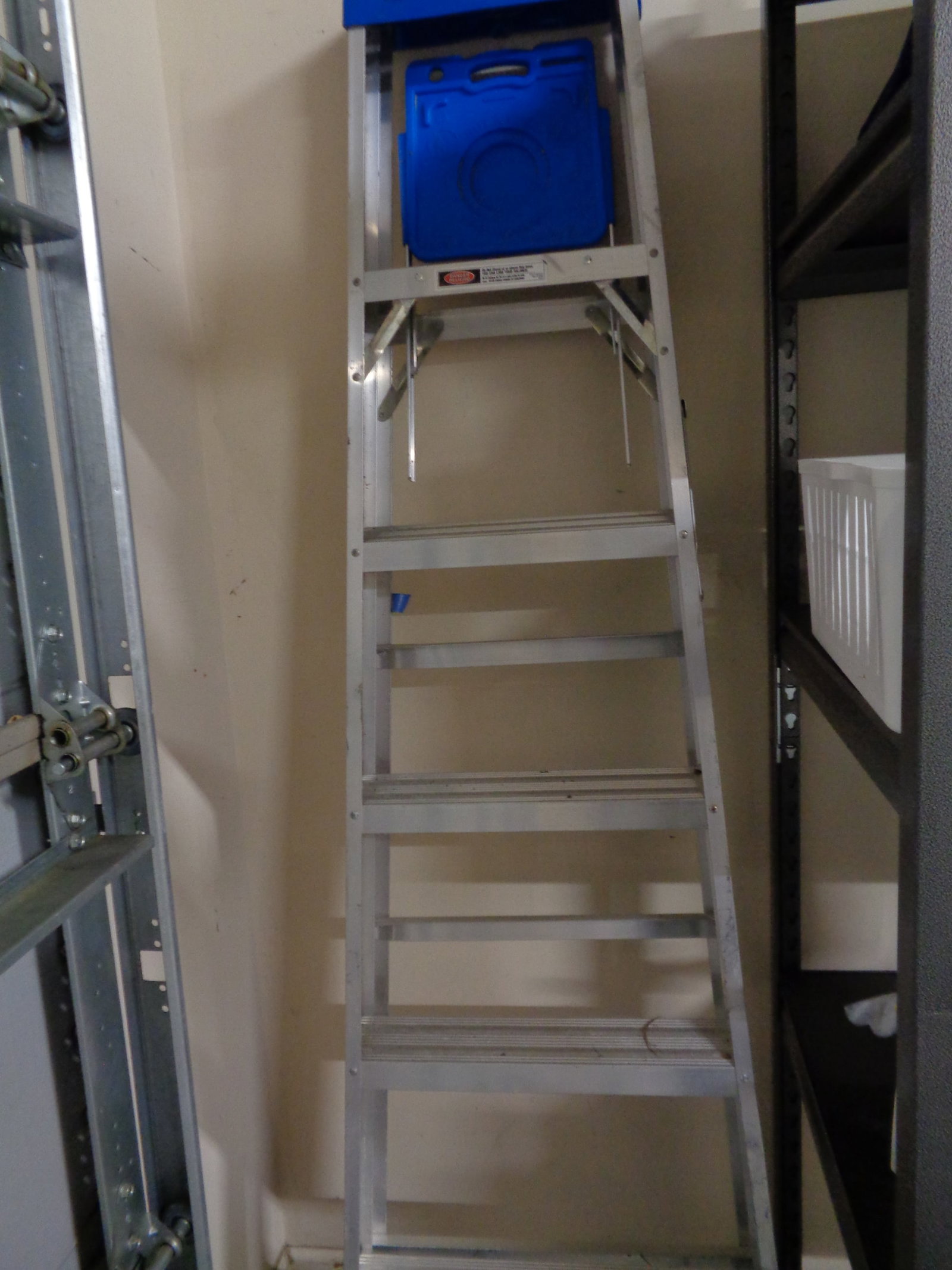 6 ft Ladder: .