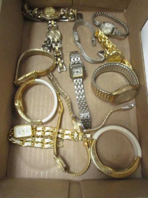 Grouping of Ladies Quartz Wrist Watches: all need batteries, see pictures and preview for styles