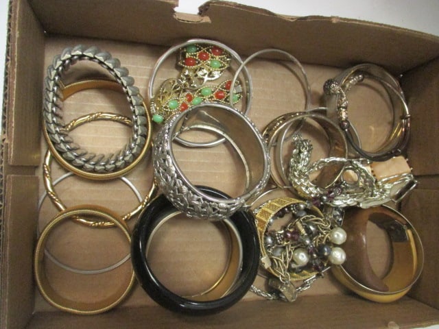 Grouping of Fashion Bracelets: see pictures and preview for styles