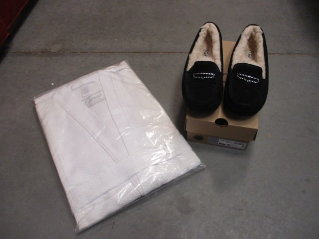 Like New Pair of UGG Black Violette Sparkle House Shoes in Original Box and (1 of 6)