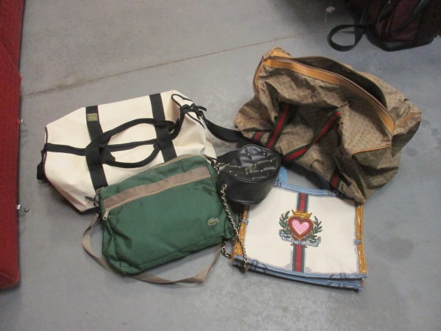 Grouping of Fashion Totes (1 of 14)