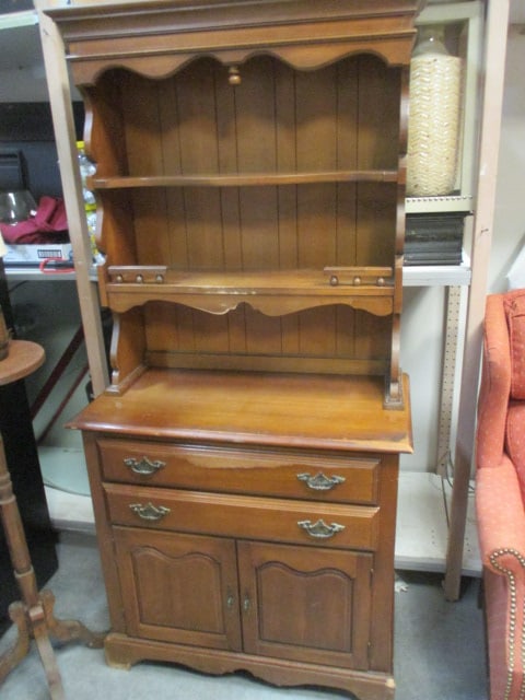 Cochrane Furniture Co. 2 Piece China Hutch (1 of 11)