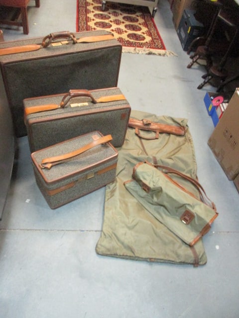 5 Piece Hartmann Luggage Tweed with Leather Trim Suitcase Set: Includes 26" suitcase, 21" suitcase, Cosmetic case, Nylon garment bag and duffle. All has leather trim, Suitcases and cosmetic case have combination locks(Combination 307), some use wear on edges and