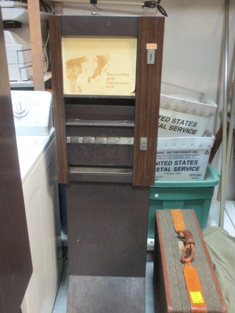 1970's Nationwide Coin Operated Gum Package Dispenser Machine (1 of 8)