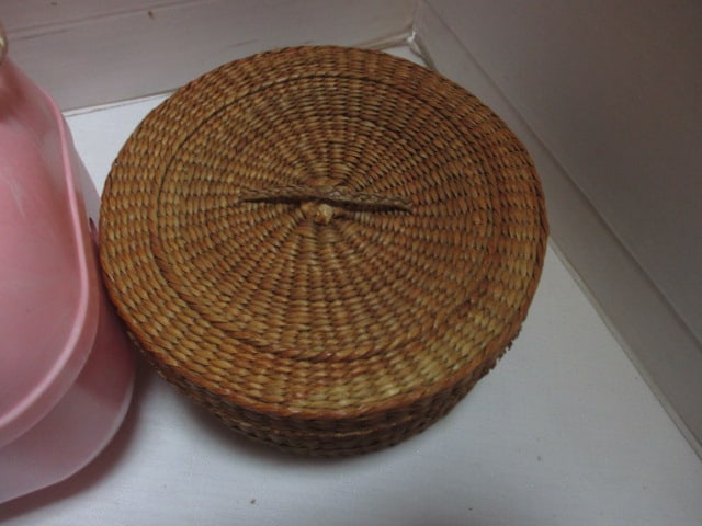 Vintage Woven Sewing Basket and 1970's Vinyl Yarn/Crafting Bag, Knitting Needles and - 8