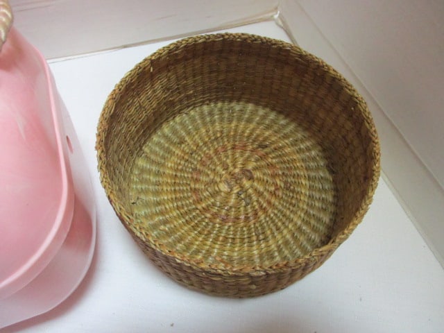 Vintage Woven Sewing Basket and 1970's Vinyl Yarn/Crafting Bag, Knitting Needles and - 9