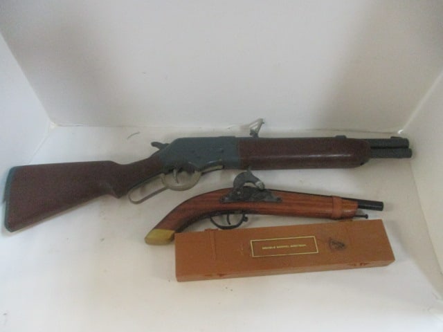 1960's Marx Double Barrel Cork Bullet/Ball Toy Gun with "Ammo" Case and Toy Wooden (1 of 9)