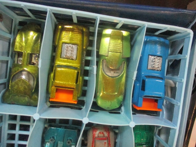 1969 Official "Matchbox" Collector's Mini Case with 1:64 Scale Diecast Cars - 4