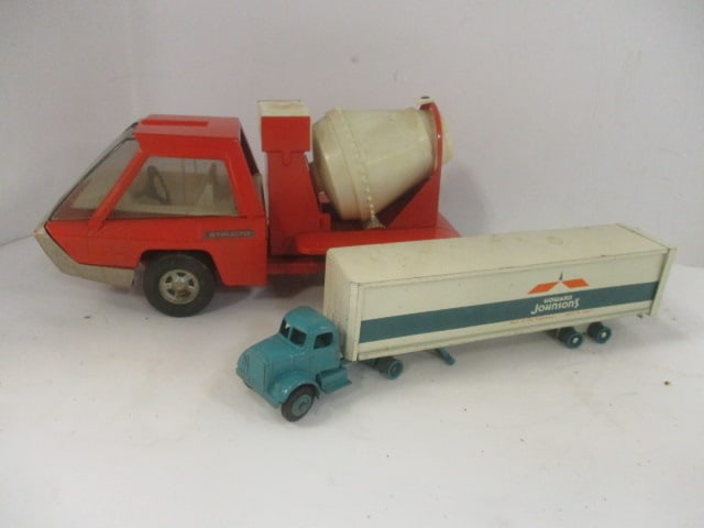 Structo Pressed Metal Cement Truck and The Winross Co. "Howard Johnson's" (1 of 8)