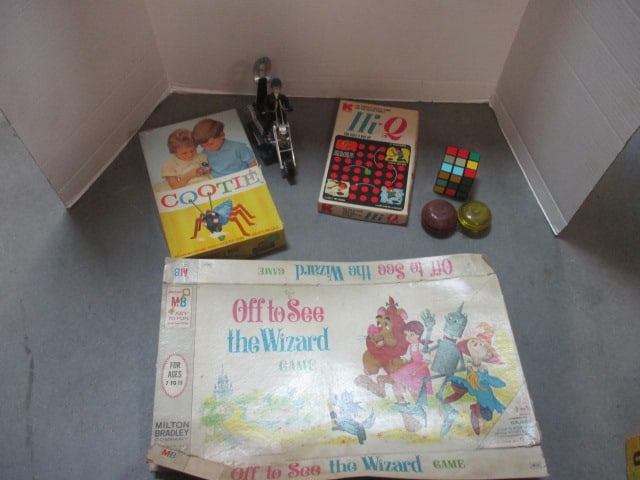 Vintage Toys-Duncan Yo-Yo's, Boards Games, etc. (1 of 12)