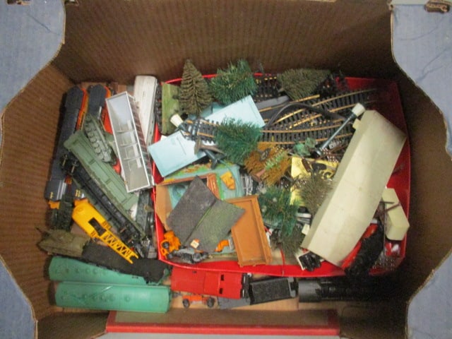 Tyco HO Scale Electric Train Cars, Transformer, Track and Layout Accessories (1 of 11)