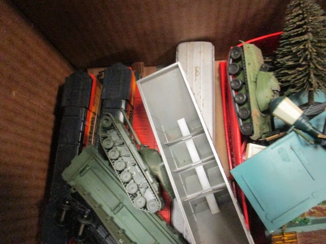 Tyco HO Scale Electric Train Cars, Transformer, Track and Layout Accessories - 2