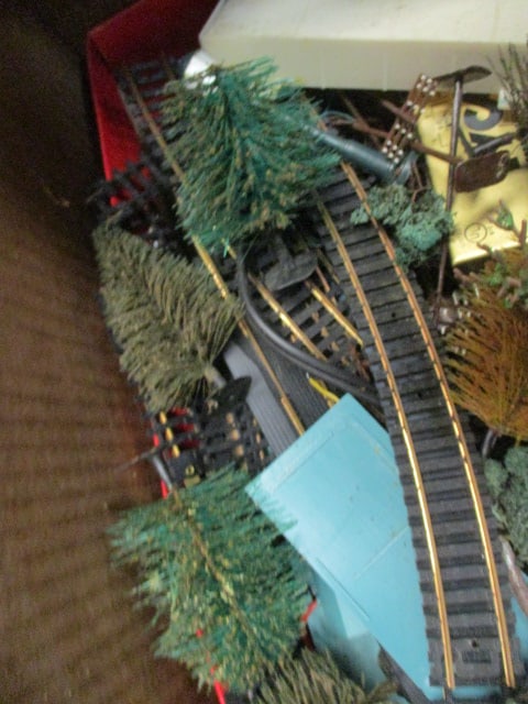 Tyco HO Scale Electric Train Cars, Transformer, Track and Layout Accessories - 7