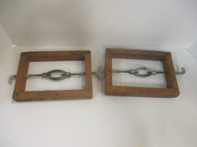 Pair of Wooden Bed Display Blocks/Clamps (1 of 5)