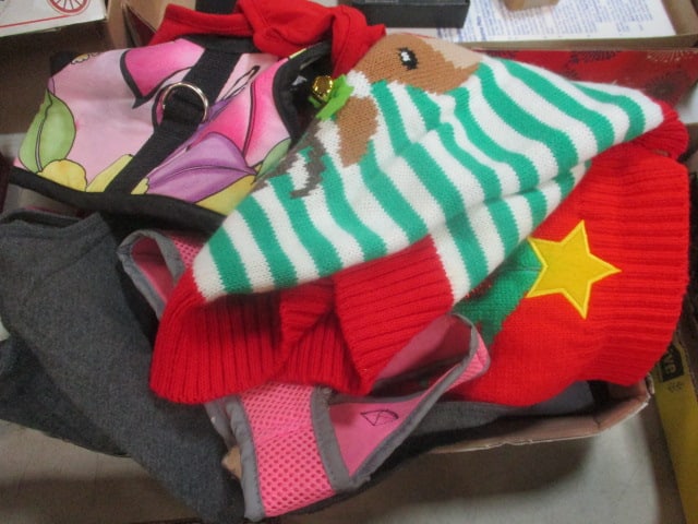 Small Size Pet Clothing: .