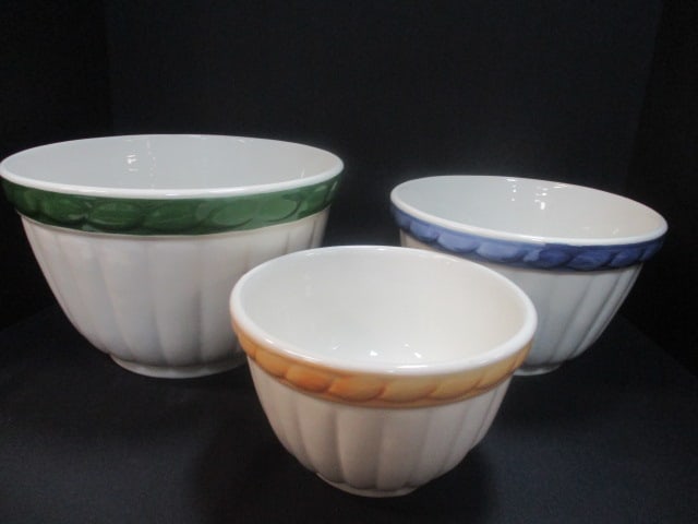 CIC Italian Pottery 3 Piece Nesting Bowl Set: 8"dia, 9 3/4"dia, 11 1/2"dia