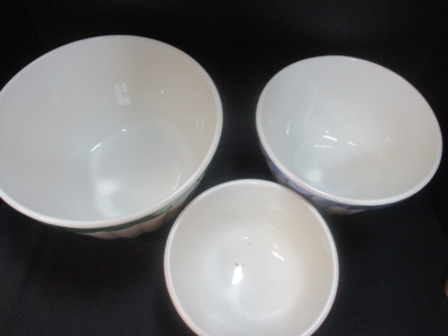 CIC Italian Pottery 3 Piece Nesting Bowl Set - 2