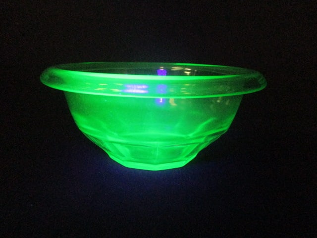 Vintage Anchor Hocking Green Uranium Glass Bowl: 8" x 3 1/2"