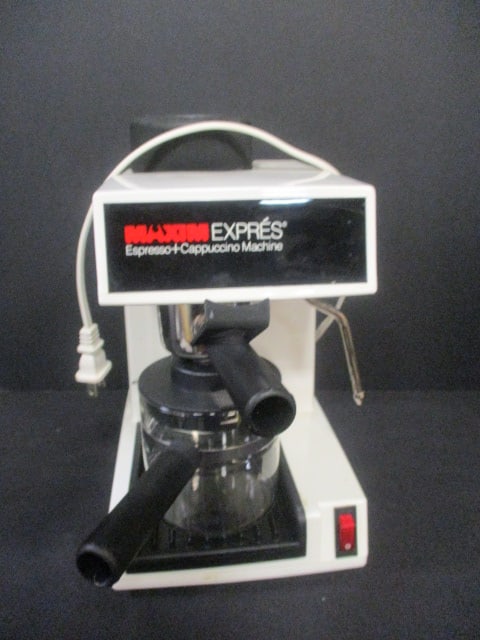 MaximExpres Espresso + Cappuccino Machine: powers on