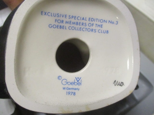Goebel Collectors Club Exclusive Special Edition No. 3 "M.I. Hummel Nun" - 6