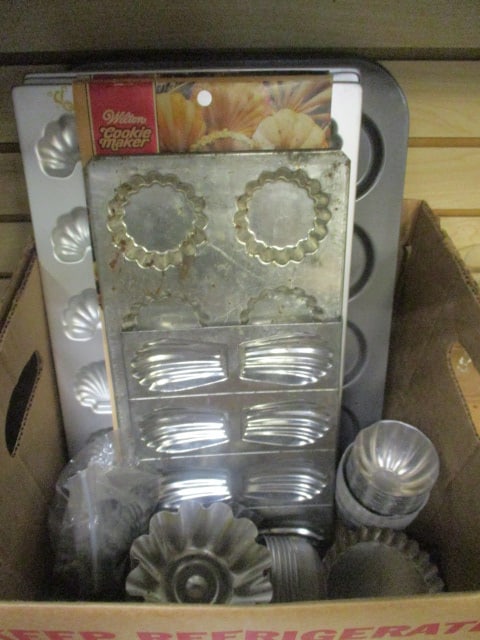 Baking Lot - Wilton Cookie Master Pans, Muffin Pans, Jello Molds, etc. (1 of 9)