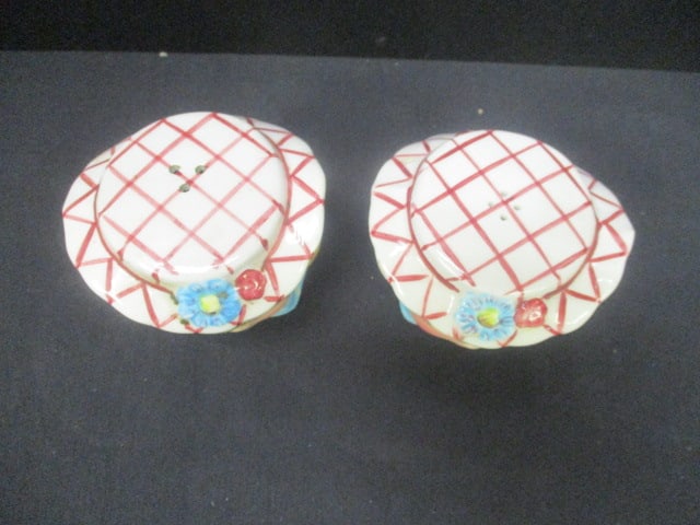 Vintage Lefton "Miss Dainty" Salt & Pepper Shakers - 2