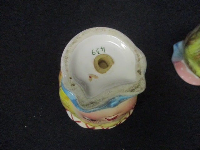 Vintage Lefton "Miss Dainty" Salt & Pepper Shakers - 4