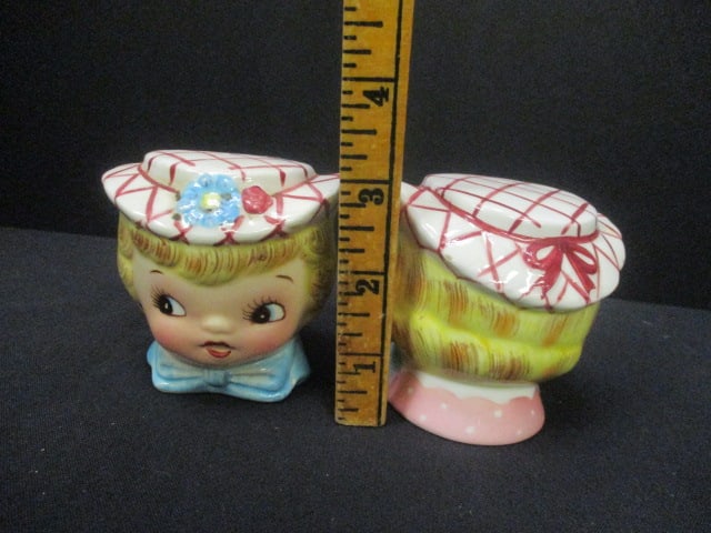 Vintage Lefton "Miss Dainty" Salt & Pepper Shakers - 5