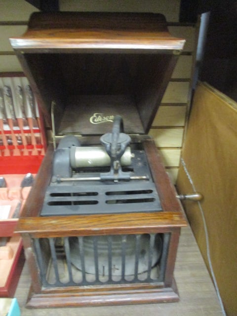 Antique Edison Amberola Cylinder Phonograph (1 of 6)