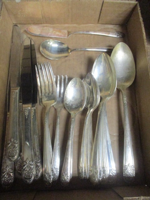 Vintage Melody Silverplated Flatware Set: see pictures and preview for selection and condition