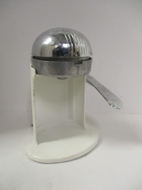 Vintage Rival Mfg Co. "Juice-O-Mat" Single-Action Juicer: 8 1/2"