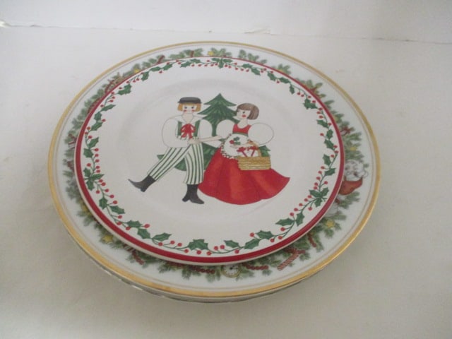 Block Bernarda "Folk Christmas", Fitz and Floyd "St. Nicholas", and Danisco (1 of 7)