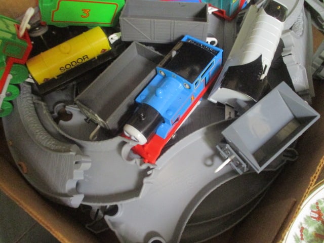 Thomas the Train Engine Plastic Train, Tracks, Structures, and Accessories - 2
