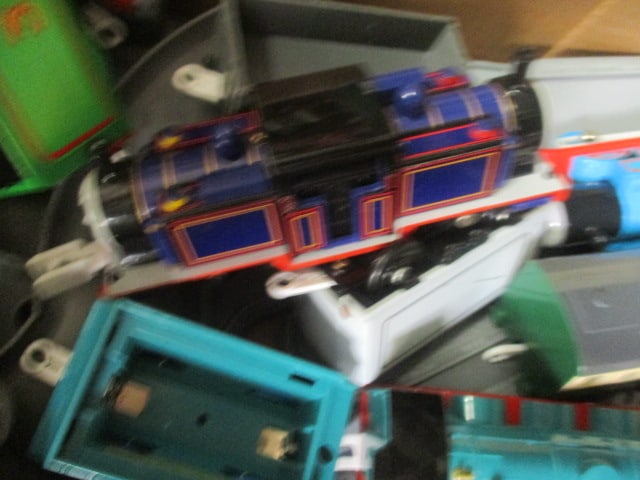Thomas the Train Engine Plastic Train, Tracks, Structures, and Accessories - 4