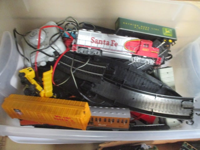 Lot of Bachmann "Santa Fe" HO Scale Train Engine and Cars, Tracks, and (1 of 6)