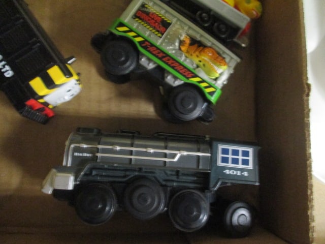 Lot of Learning Curve Metal and Plastic Train Engines and Cars - 2