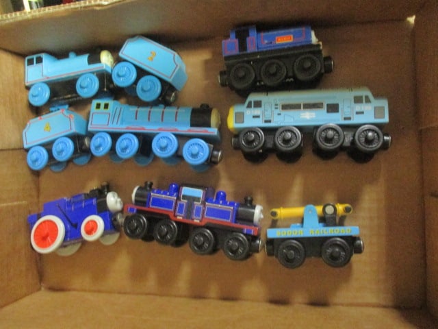 Collection of Thomas the Train Engine Metal Magnetic Train Engines and Cars (1 of 3)