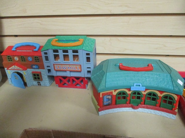 3 Thomas the Train Engine Plastic Buildings - Train Roundabout Depot, (1 of 6)