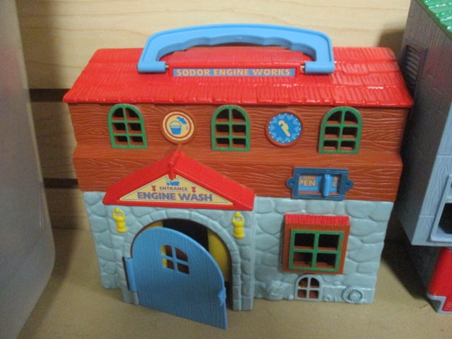 3 Thomas the Train Engine Plastic Buildings - Train Roundabout Depot, - 5