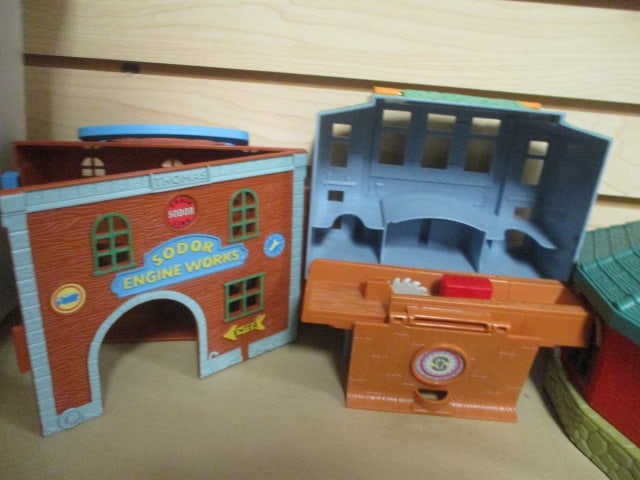 3 Thomas the Train Engine Plastic Buildings - Train Roundabout Depot, - 6