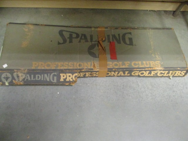 Vintage Spaulding "Ben Hogan" Professional Golf Club 9-Piece Set in Original Box: box has wear and tears
