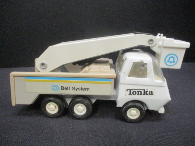 Vintage Tonka "Bell System" Bucket Truck Toy: 5 1/2"