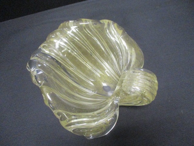 Vintage Murano Art Glass with Gold Aventurine Flecks Seashell Shaped Bowl - 2