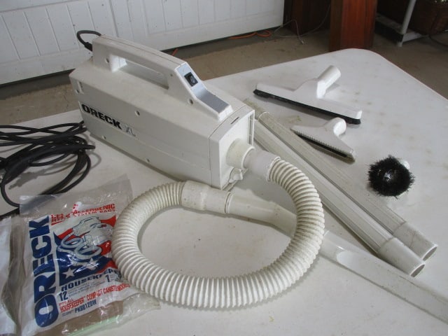 Dirt Devil Corded Handheld Vacuum Cleaner - Works - 2