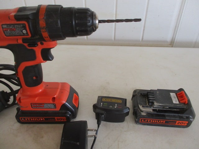 Black & Decker Lithium 20v Cordless Drill/Driver - 2